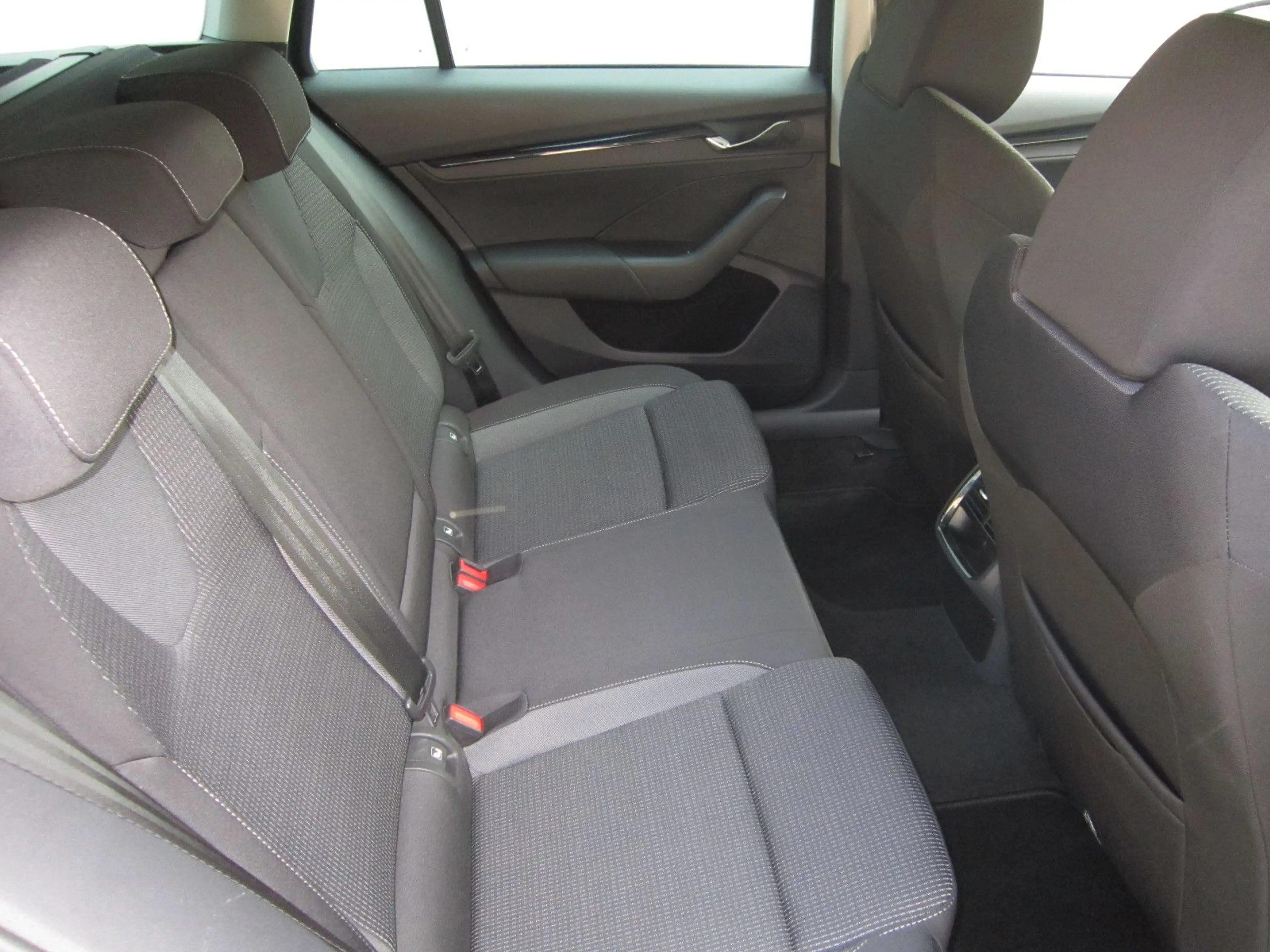 Skoda Octavia Combi Ambition — photo 8