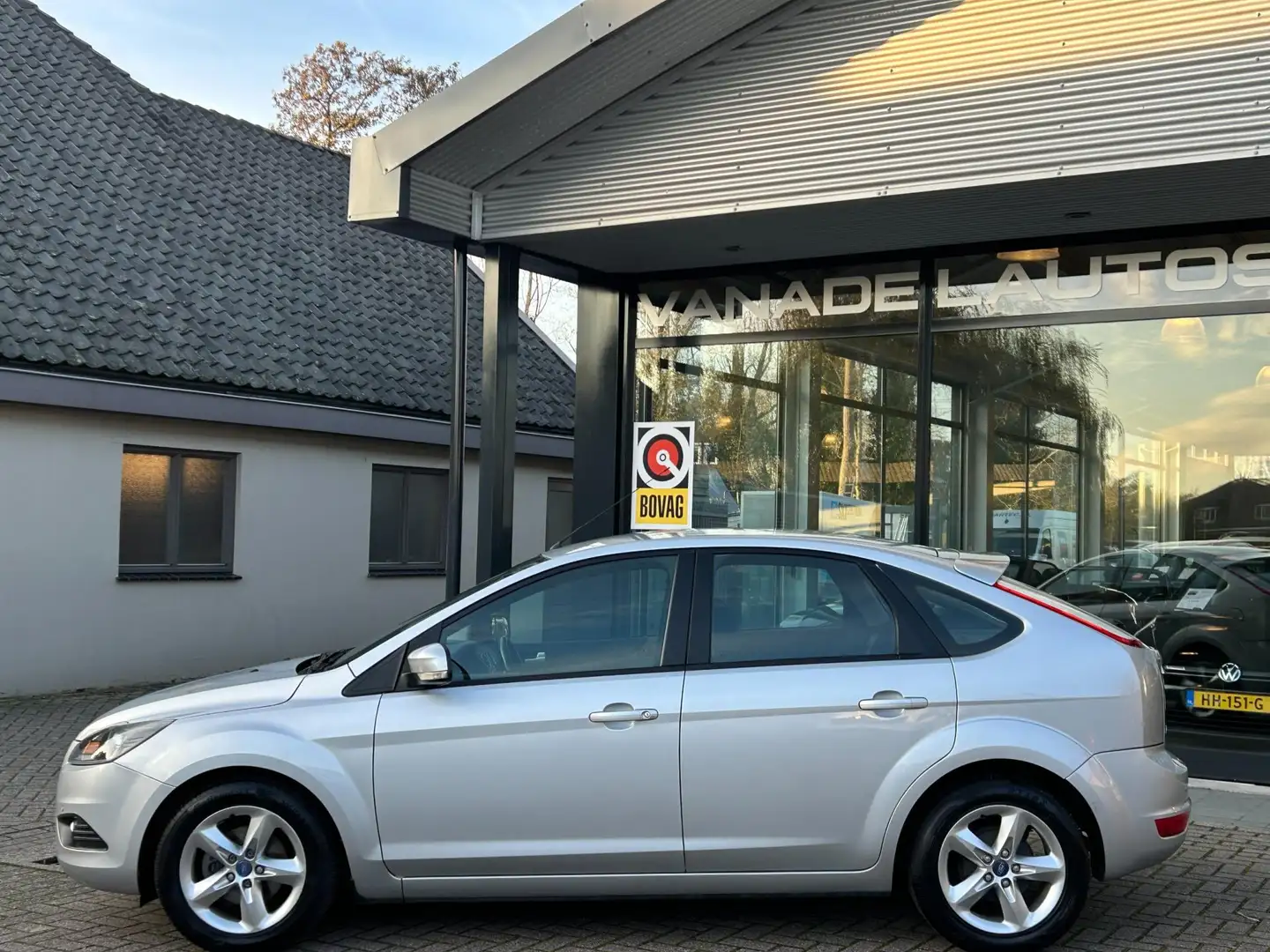 Ford Focus 1.6 Comfort 5Drs Navi Airco Park.Sens LM-Velgen NA Gris - 2