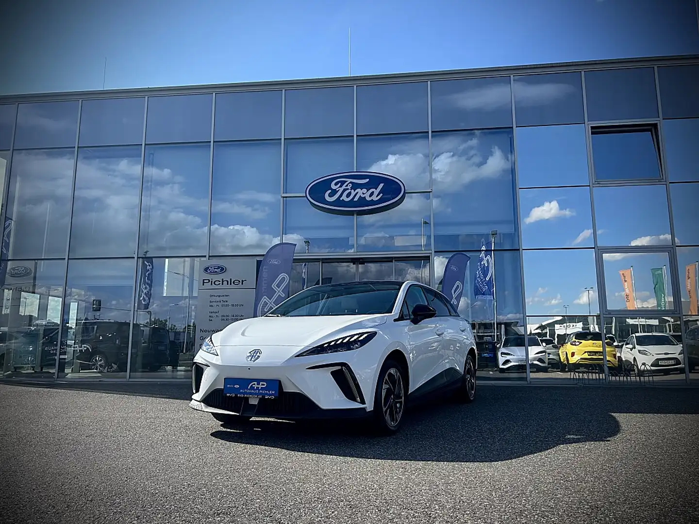 MG MG4 EV 64 kWh Luxury - ACC / 360° Kamera/ Wärme Pumpe Weiß - 1