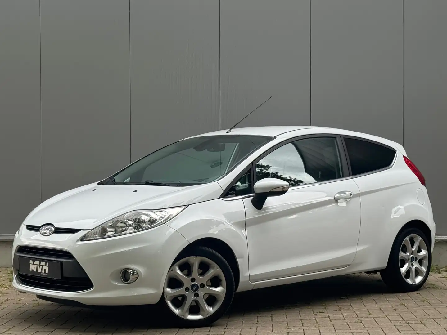 Ford Fiesta 1.25 Titanium 2011 - Clima - PDC - MF Stuur - Orig Bianco - 1