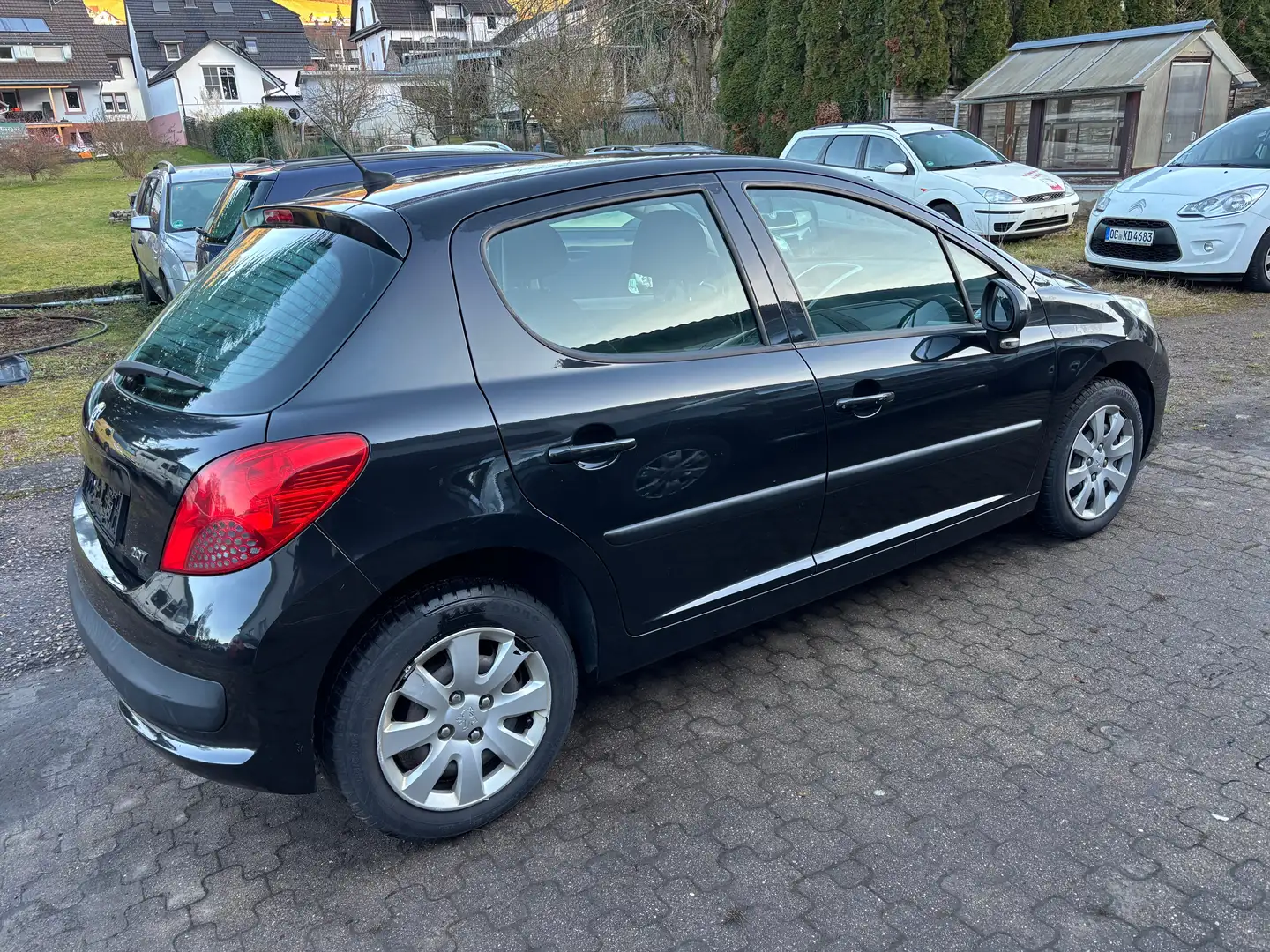 Peugeot 207 Tendance Schwarz - 1
