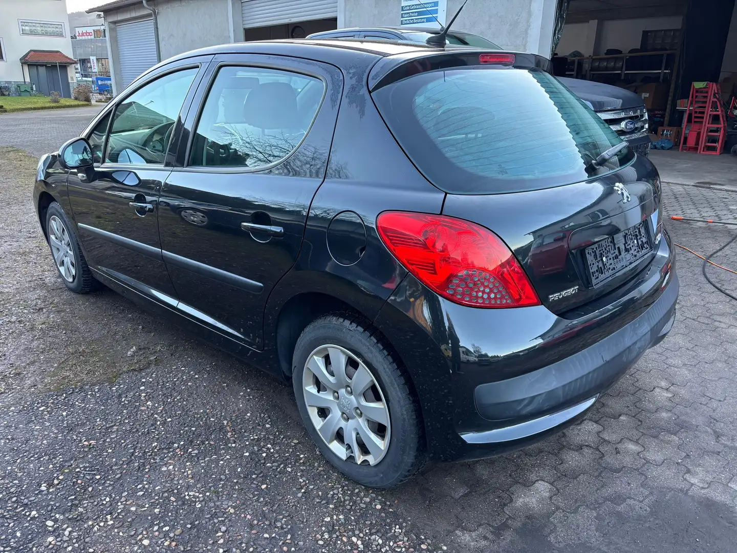 Peugeot 207 Tendance Schwarz - 2