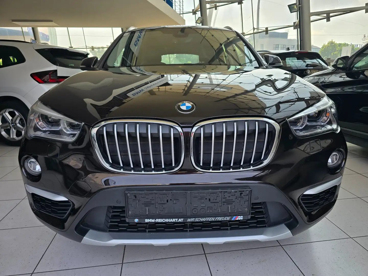 BMW X1 xDrive 18d Aut. "X Line" AHK/Teilleder/LED/Navi Brun - 2