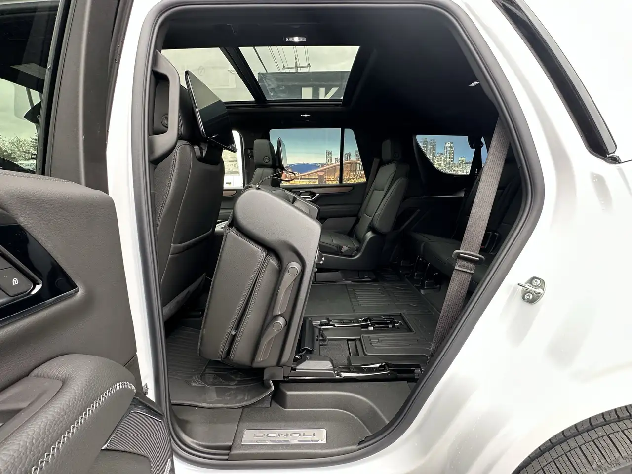 GMC Yukon снимка GMC Yukon