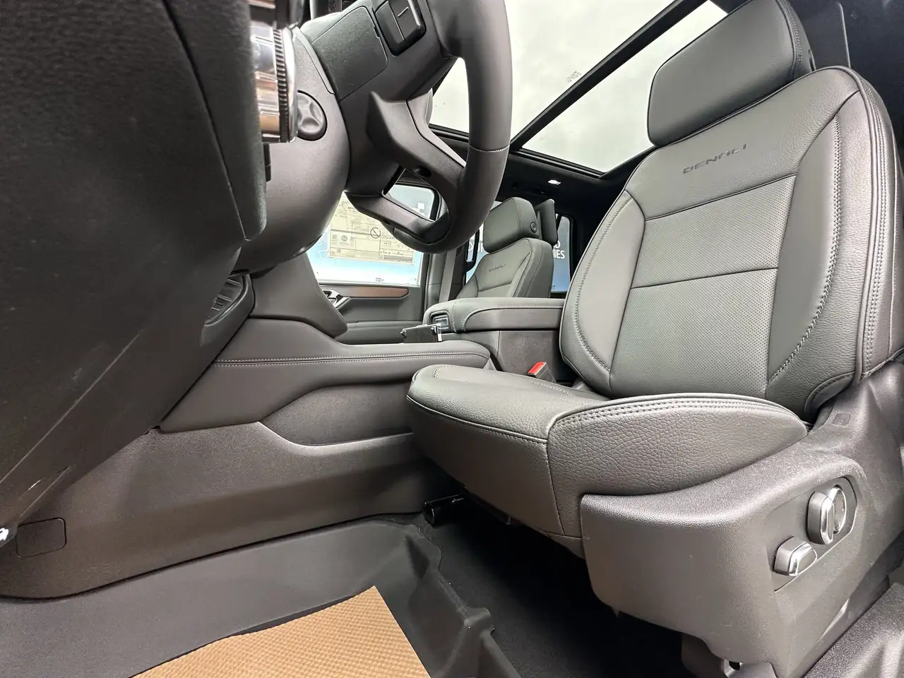 GMC Yukon снимка GMC Yukon