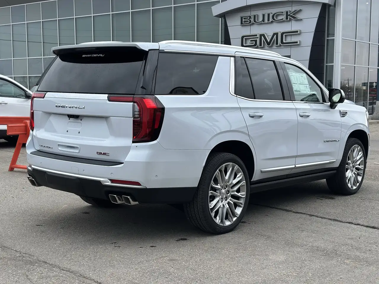GMC Yukon снимка GMC Yukon