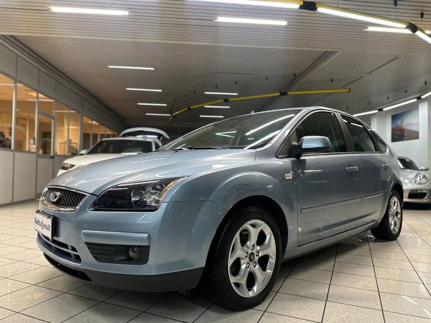 Ford Focus + 1.6 Ti-VCT 115CV 5 porte Blau - 2