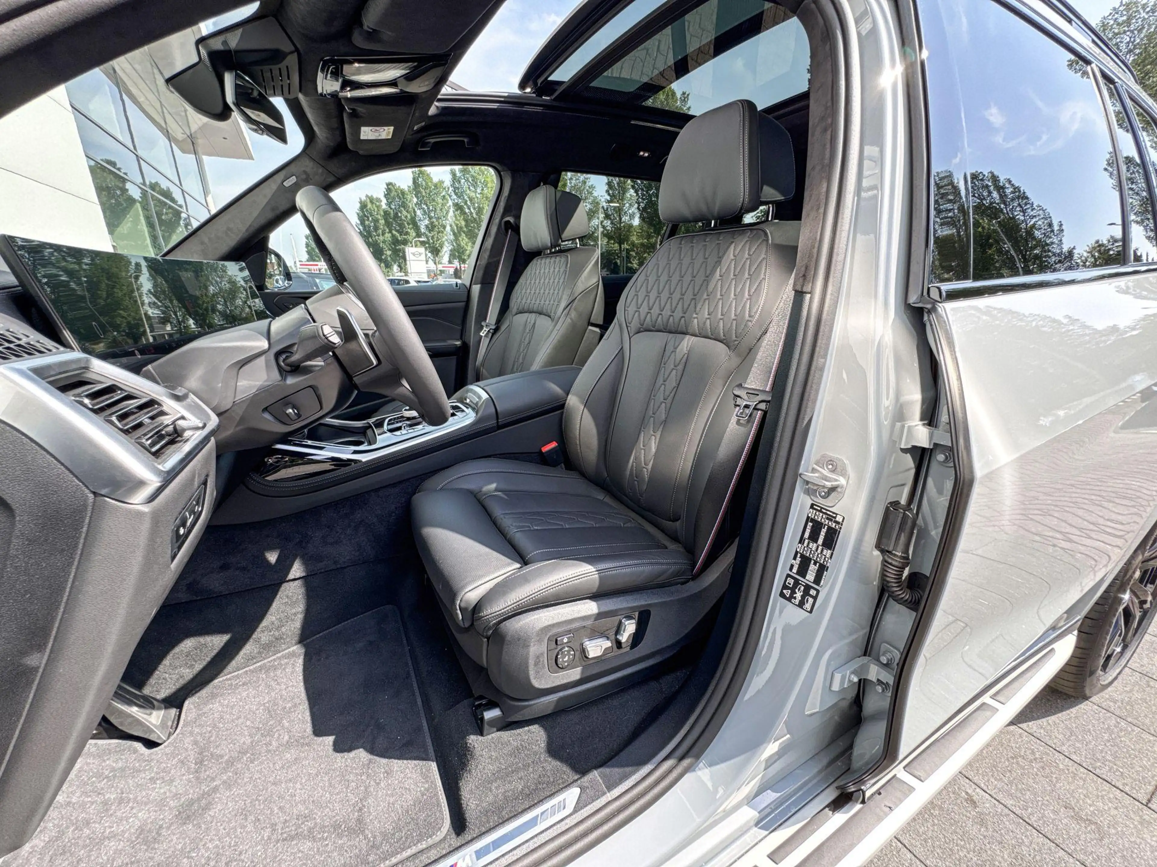 BMW X7 xDrive40i — photo 9