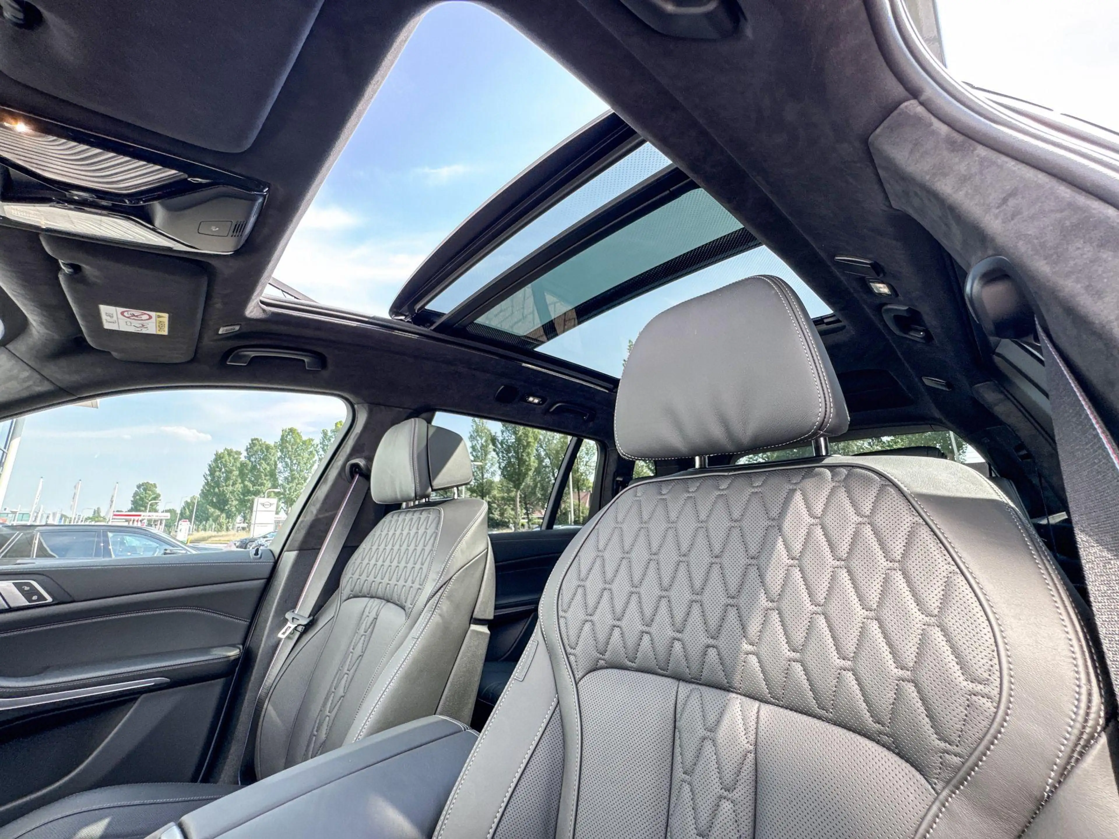 BMW X7 xDrive40i — photo 10