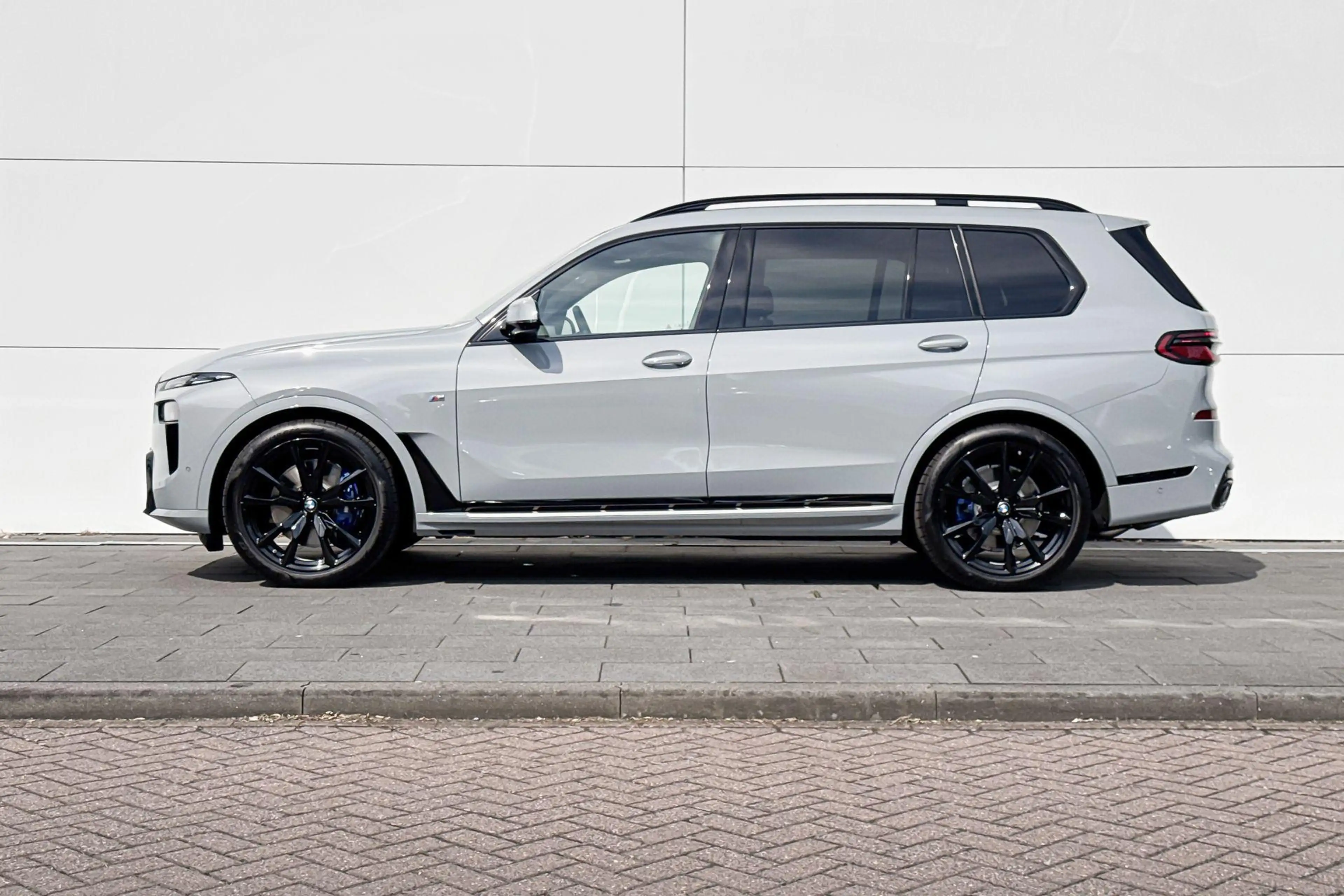 BMW X7 xDrive40i — photo 2