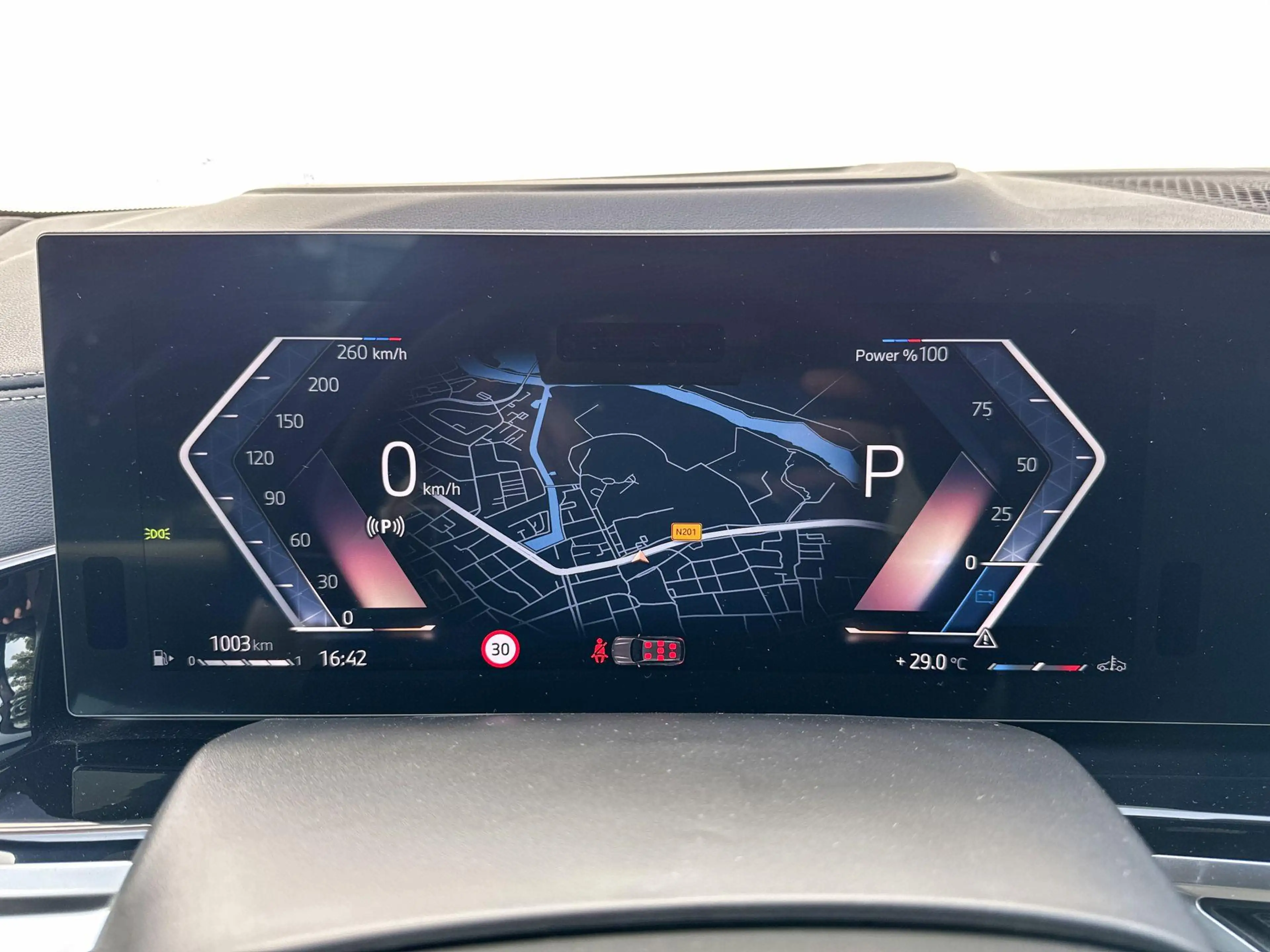 BMW X7 xDrive40i — photo 13