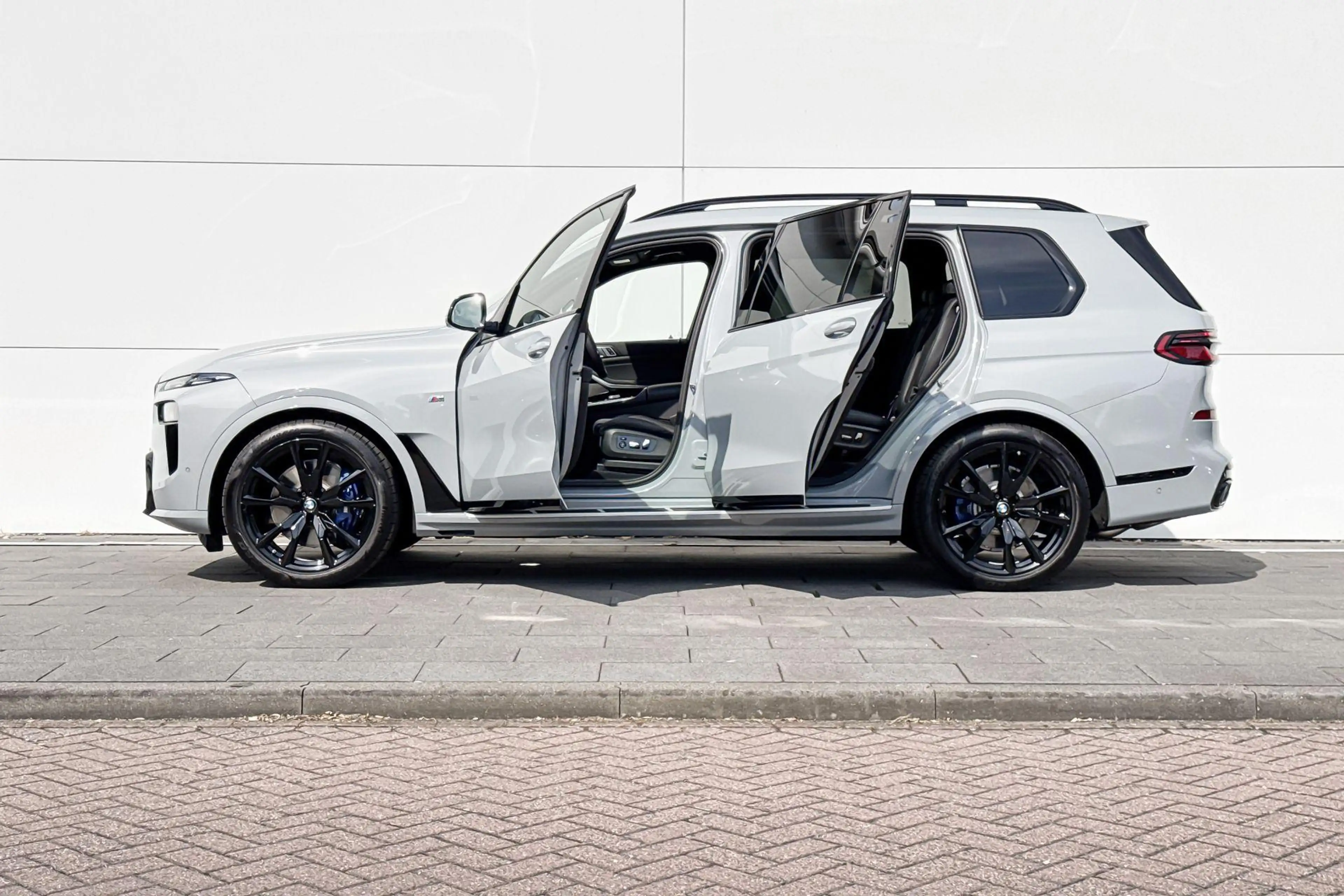 BMW X7 xDrive40i — photo 3