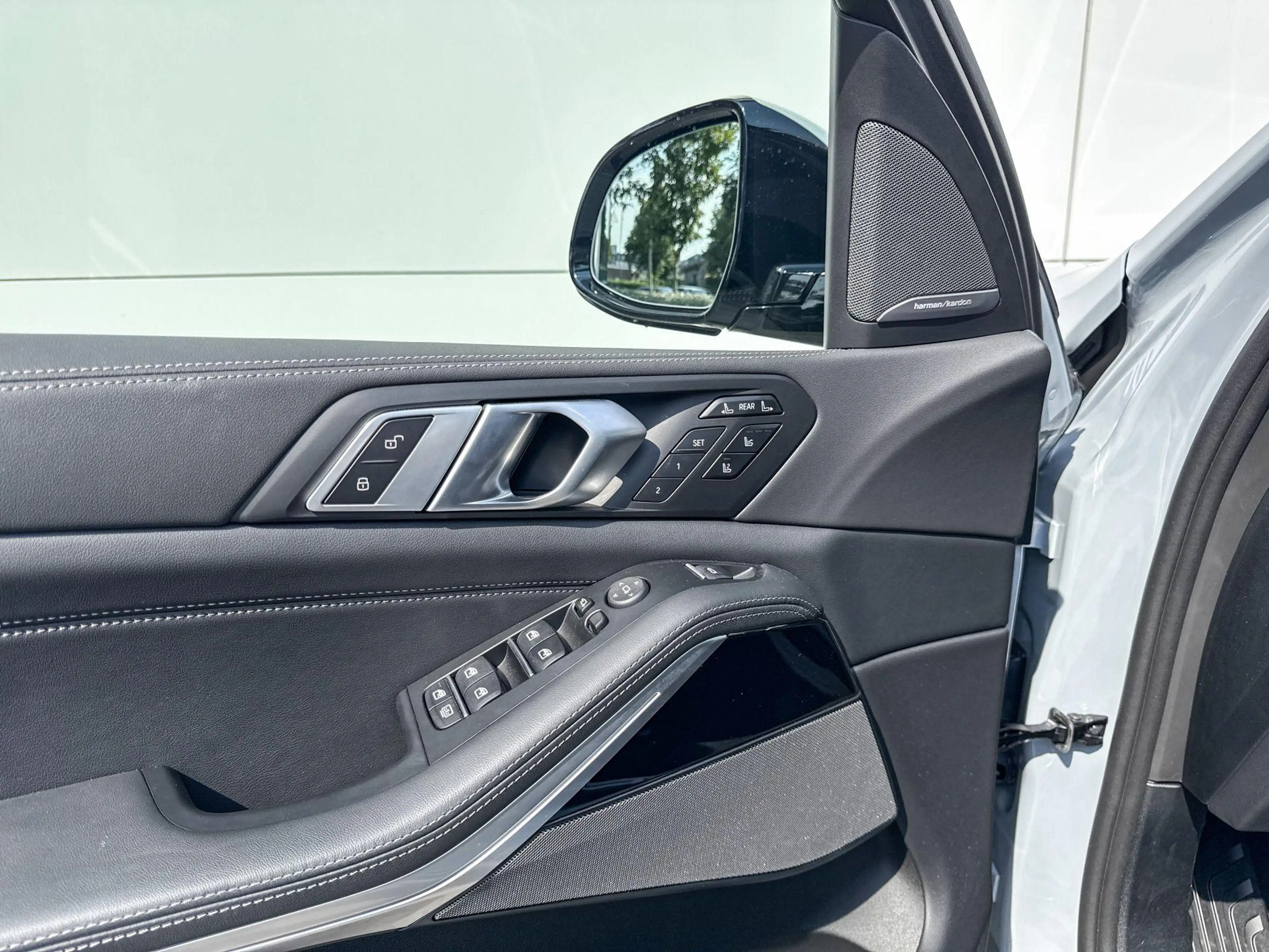 BMW X7 xDrive40i — photo 8