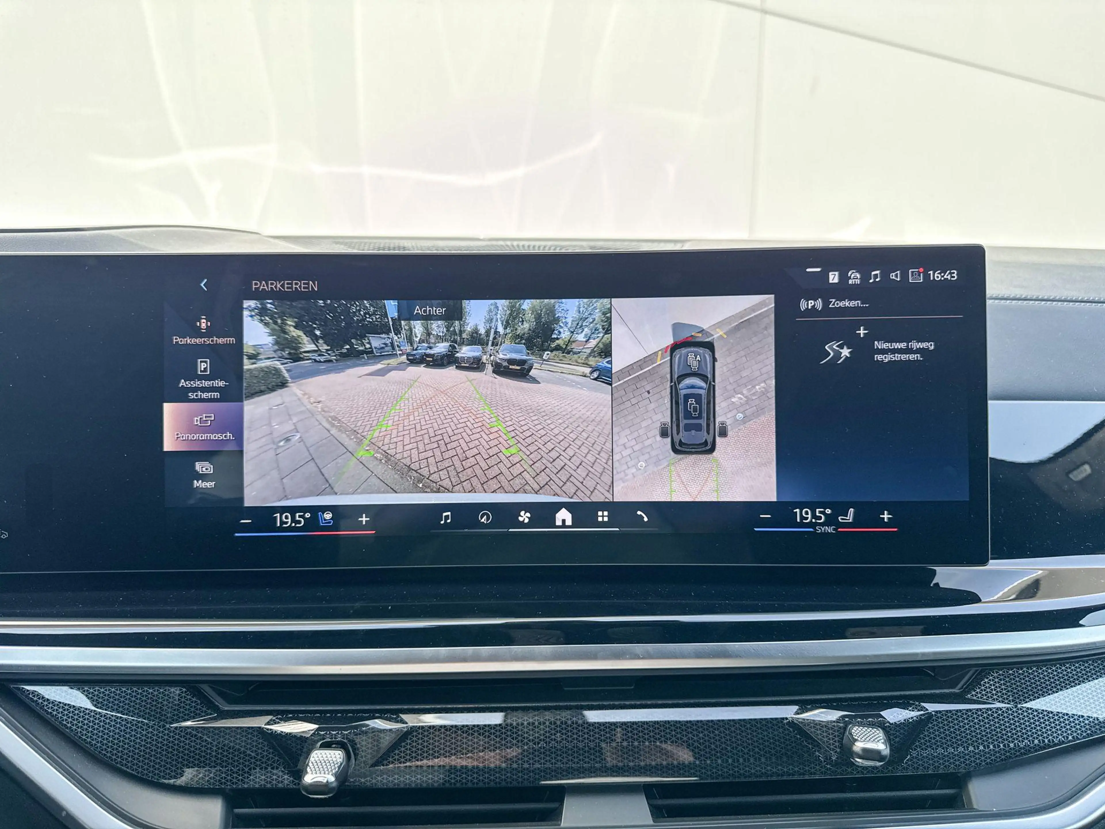 BMW X7 xDrive40i — photo 14