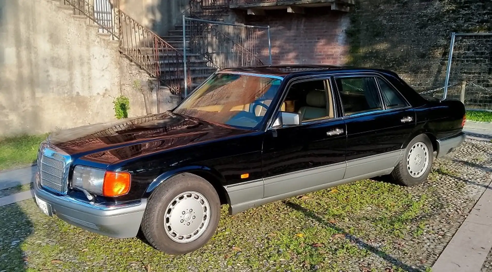 Mercedes-Benz 560 SEL Zwart - 1