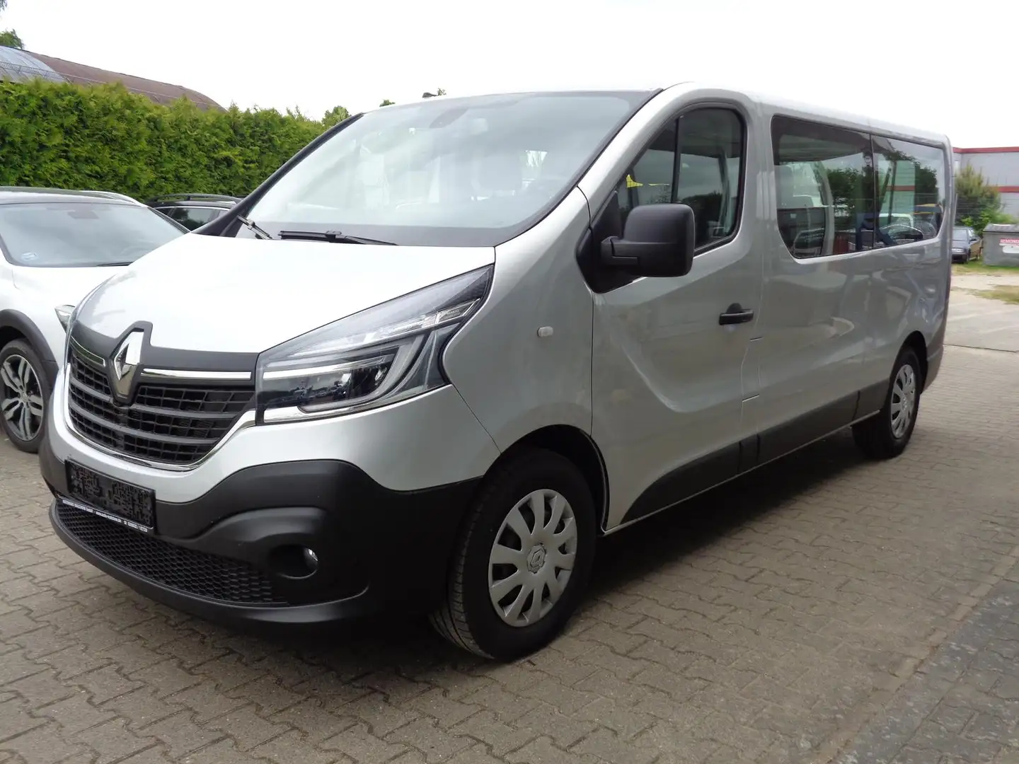 Renault Trafic Combi L2H1 3,0t Life Silber - 2