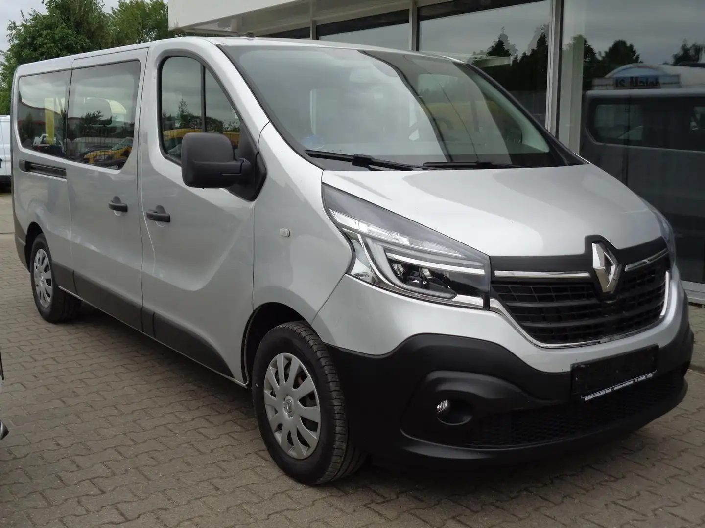 Renault Trafic Combi L2H1 3,0t Life Silber - 1