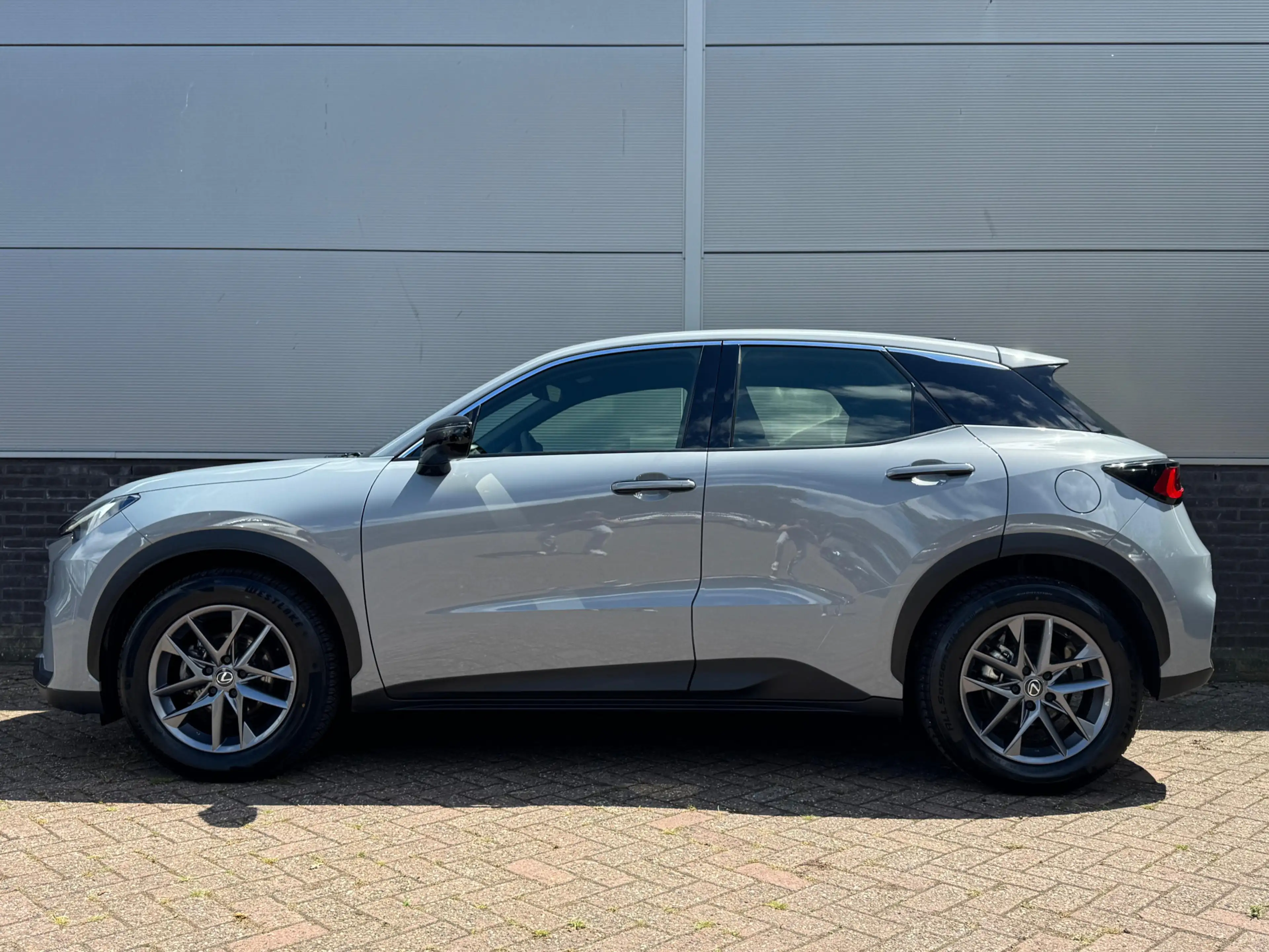 Lexus LBX Business Line Limited 2WD — photo 2