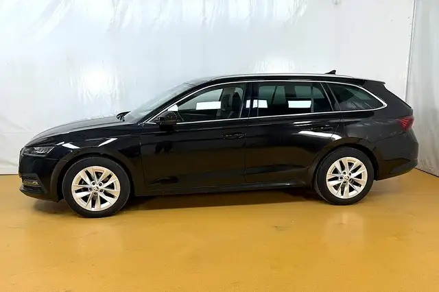 Skoda Octavia view 4