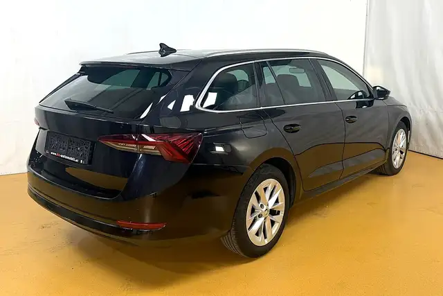 Skoda Octavia view 3