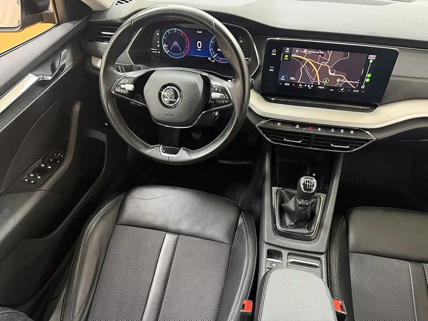 Skoda Octavia Combi 2,0 TDI Style Schwarz - 2