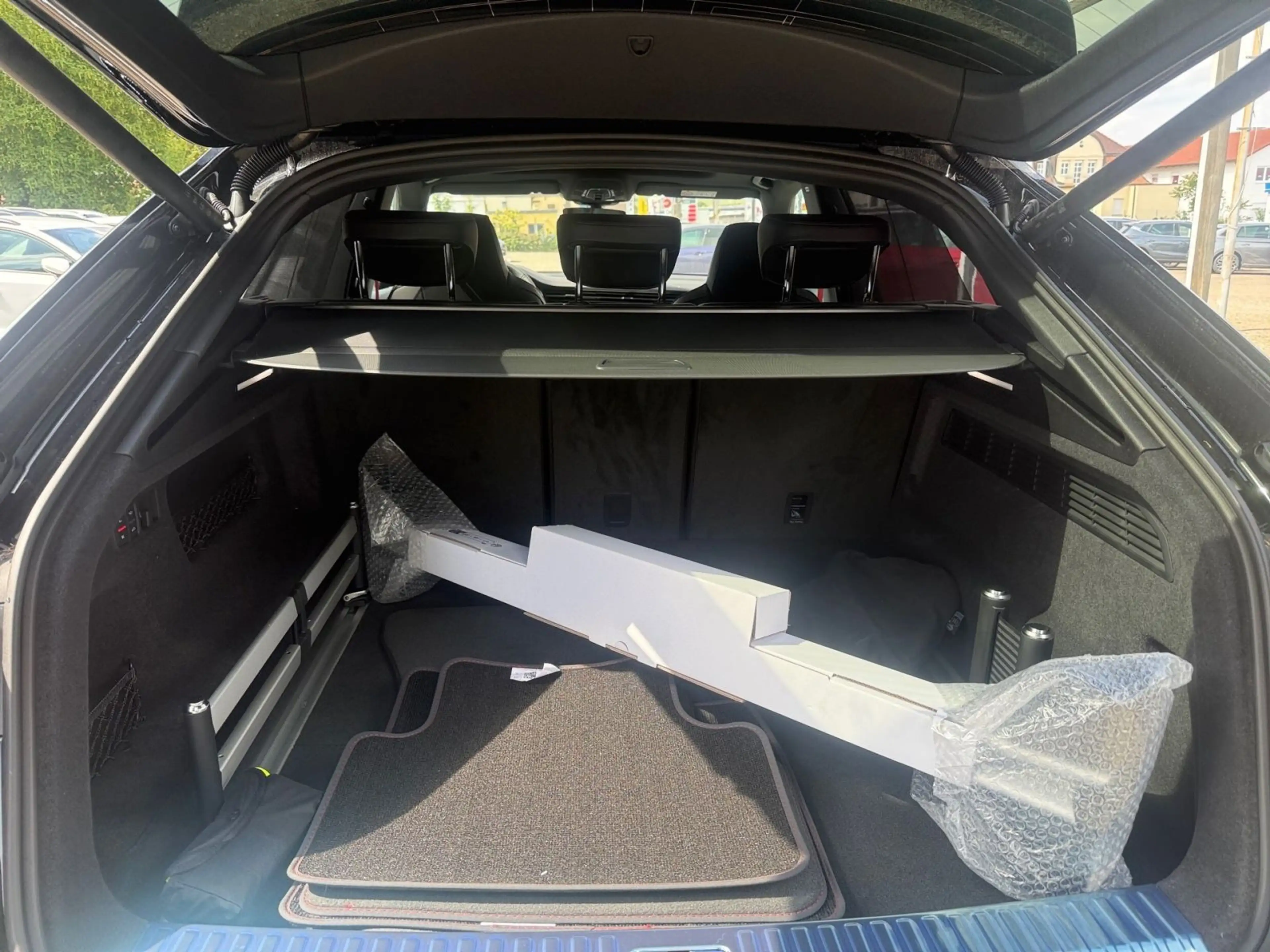 Audi Q8 AHK Allradlenk Pano Massage Matrix Optik Navi — photo 10