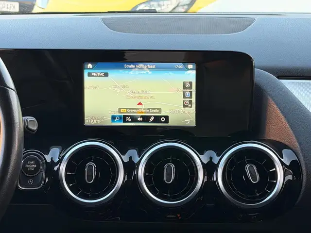 Mercedes-Benz 220 view 13