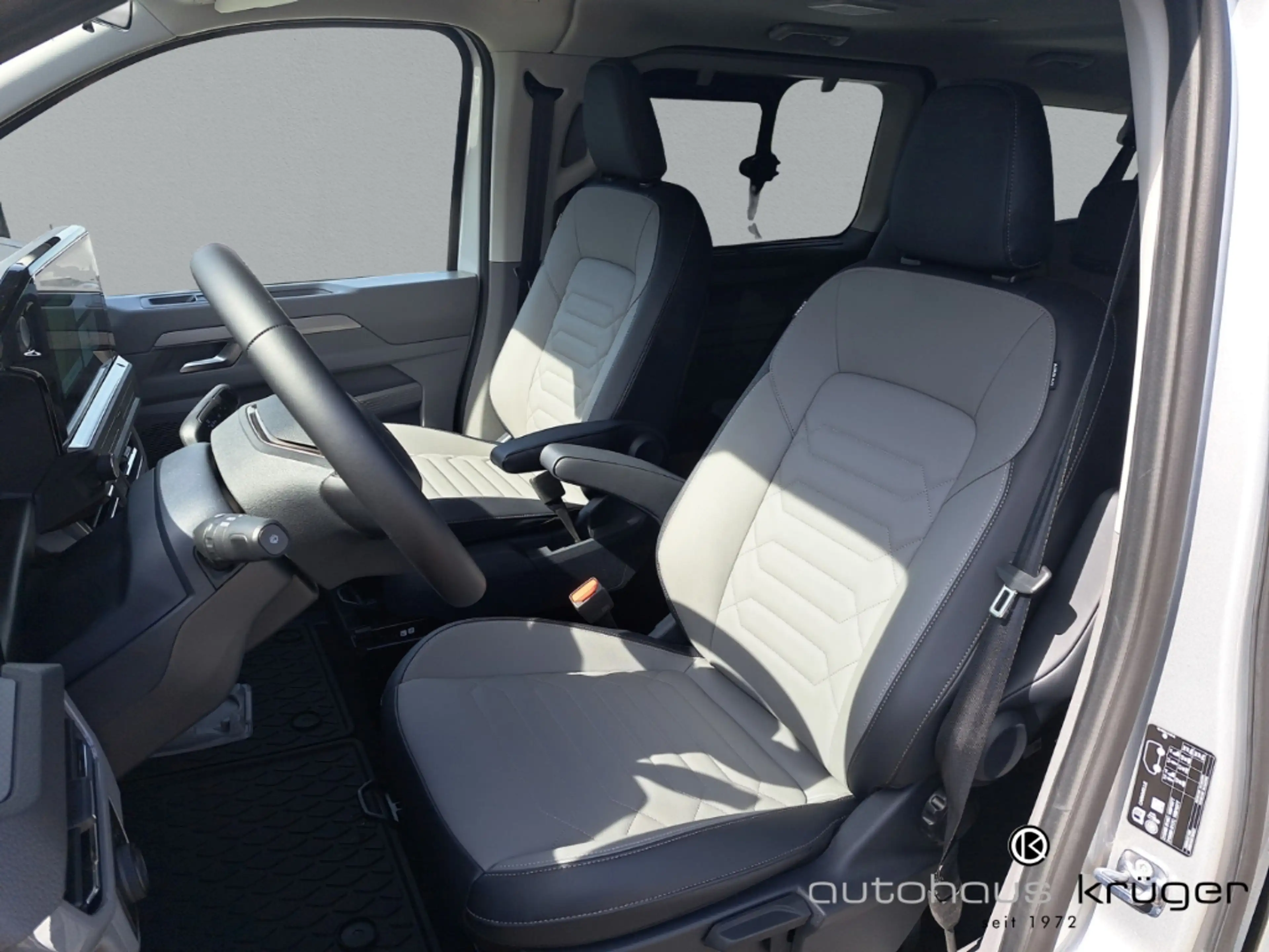 Volkswagen T7 Caravelle 2.0 TDI DSG Style LR AHK-klappbar Navi Digitales C — photo 11
