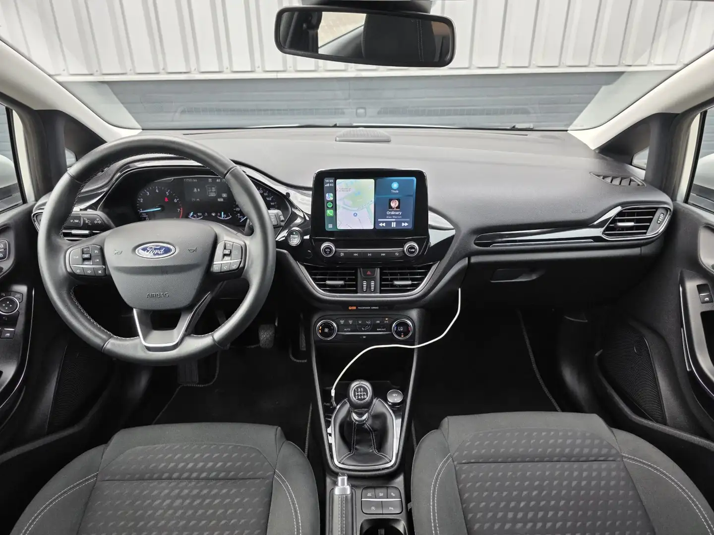 Ford Fiesta 1.0 EcoBoost 5 deurs Titanium | APPLE CARPLAY | Grau - 2