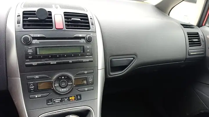 Toyota Auris 2011, foto 20