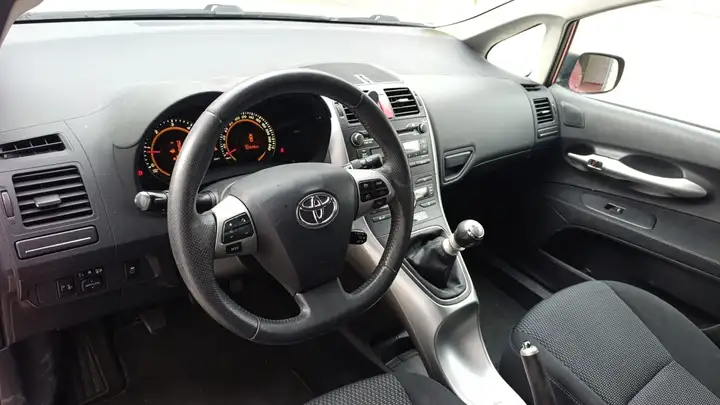 Toyota Auris 2011, foto 17