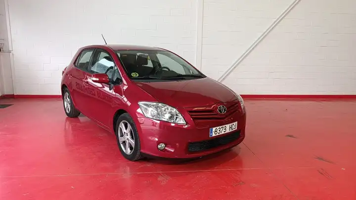 Toyota Auris 2011, foto 2