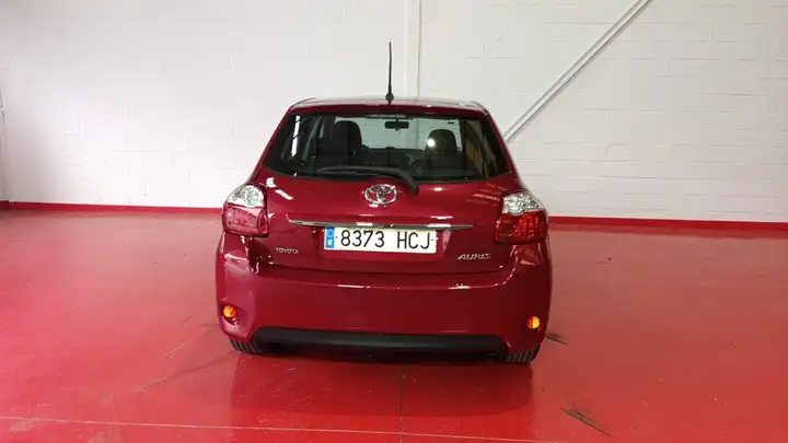 Toyota Auris 2011, foto 10