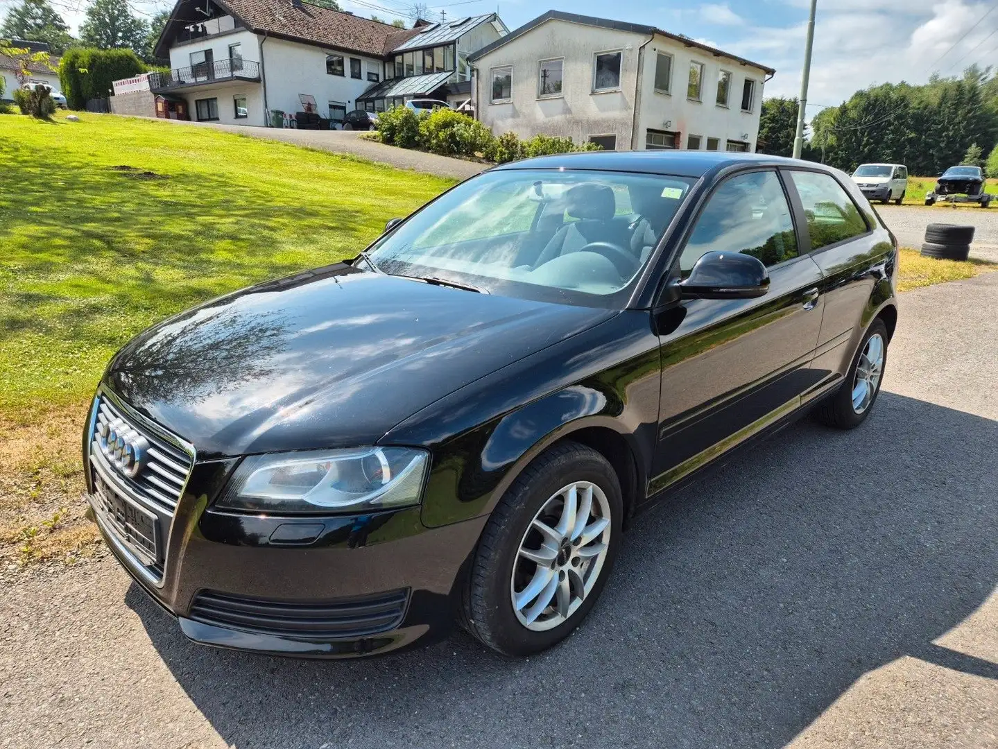 Audi A3 1.6 Attraction Schwarz - 1