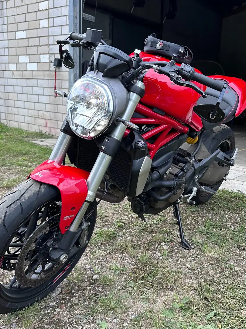 Ducati Monster 821 Rojo - 2