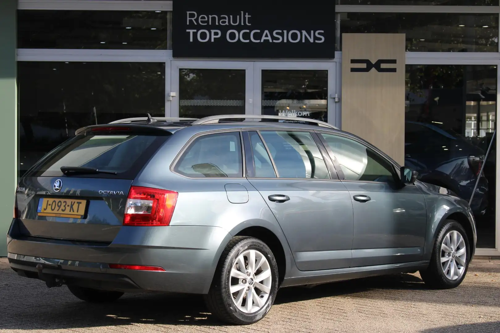 Skoda Octavia Combi 1.5 TSI Greentech Business Edition Automaat Gris - 2