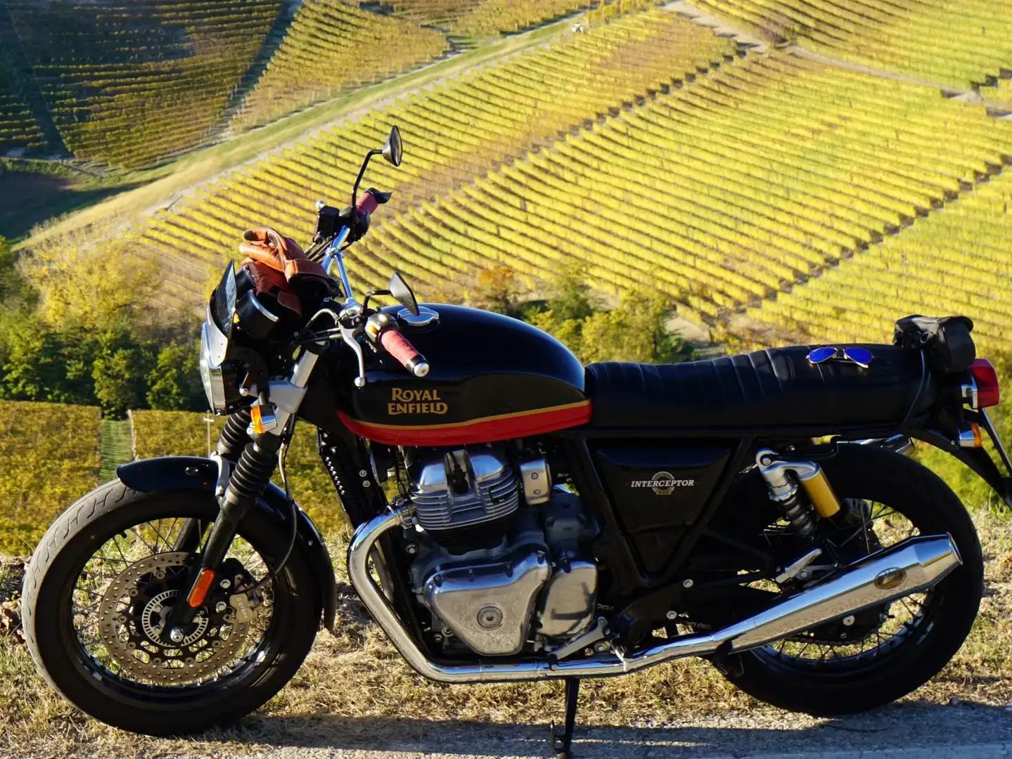 Royal Enfield Interceptor Sunset Strip Negro - 1