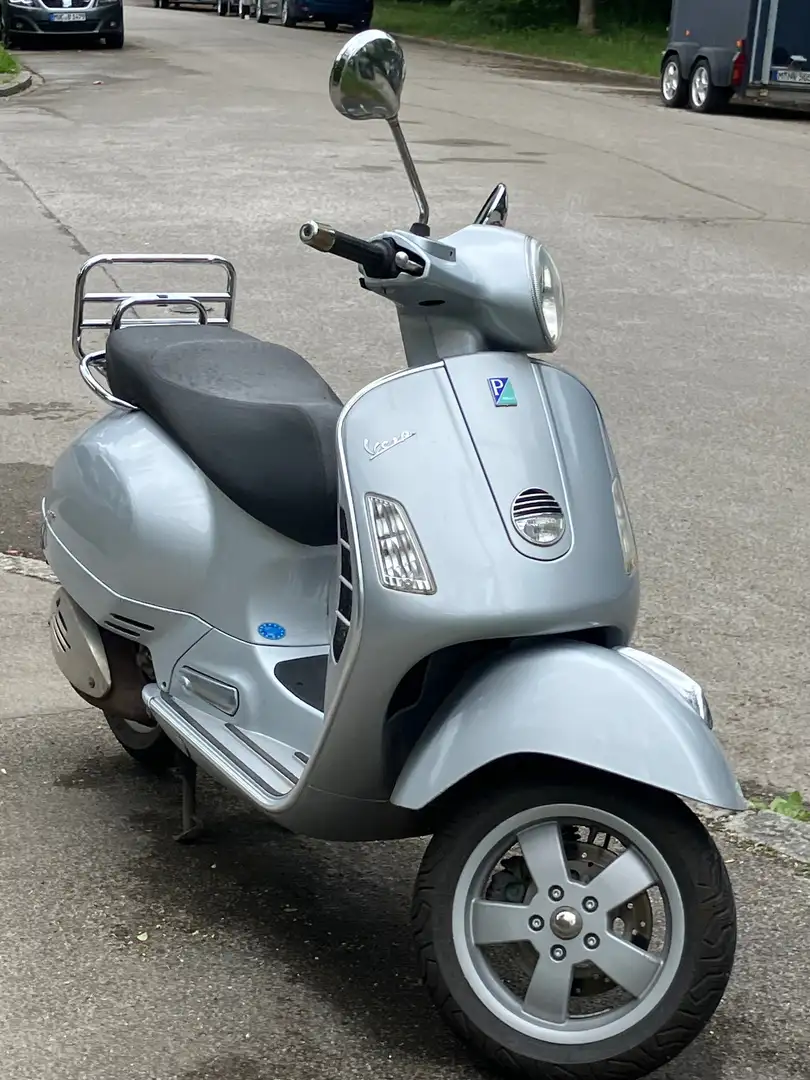 Vespa GTS 250ie Silber - 1