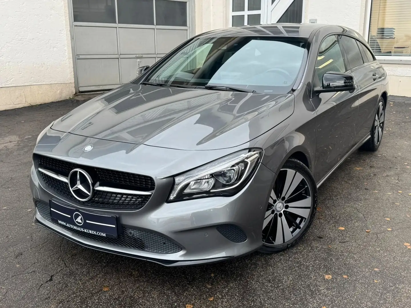 Mercedes-Benz CLA 220 CLA220 SB CDI DCT AMBIENTE LED KAMERA NAVI NIGHT Gris - 1