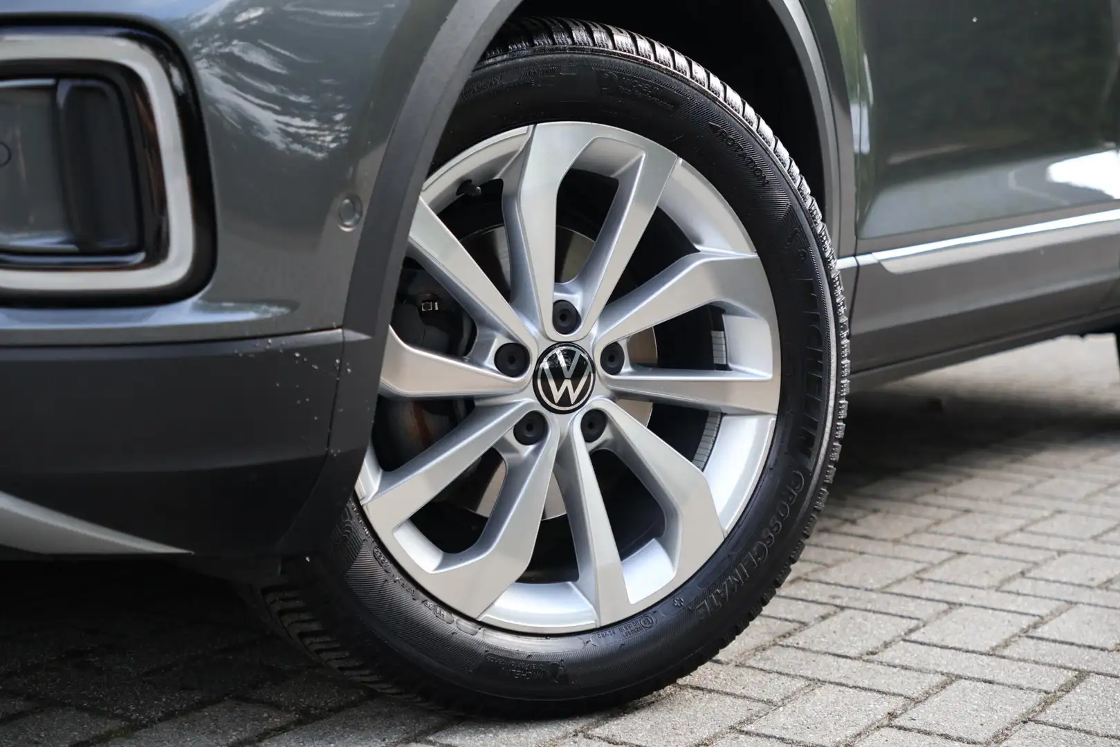 Volkswagen T-Roc 1.0 TSI Life Business LED, Navi, Adap Cruise, Appl Grau - 2