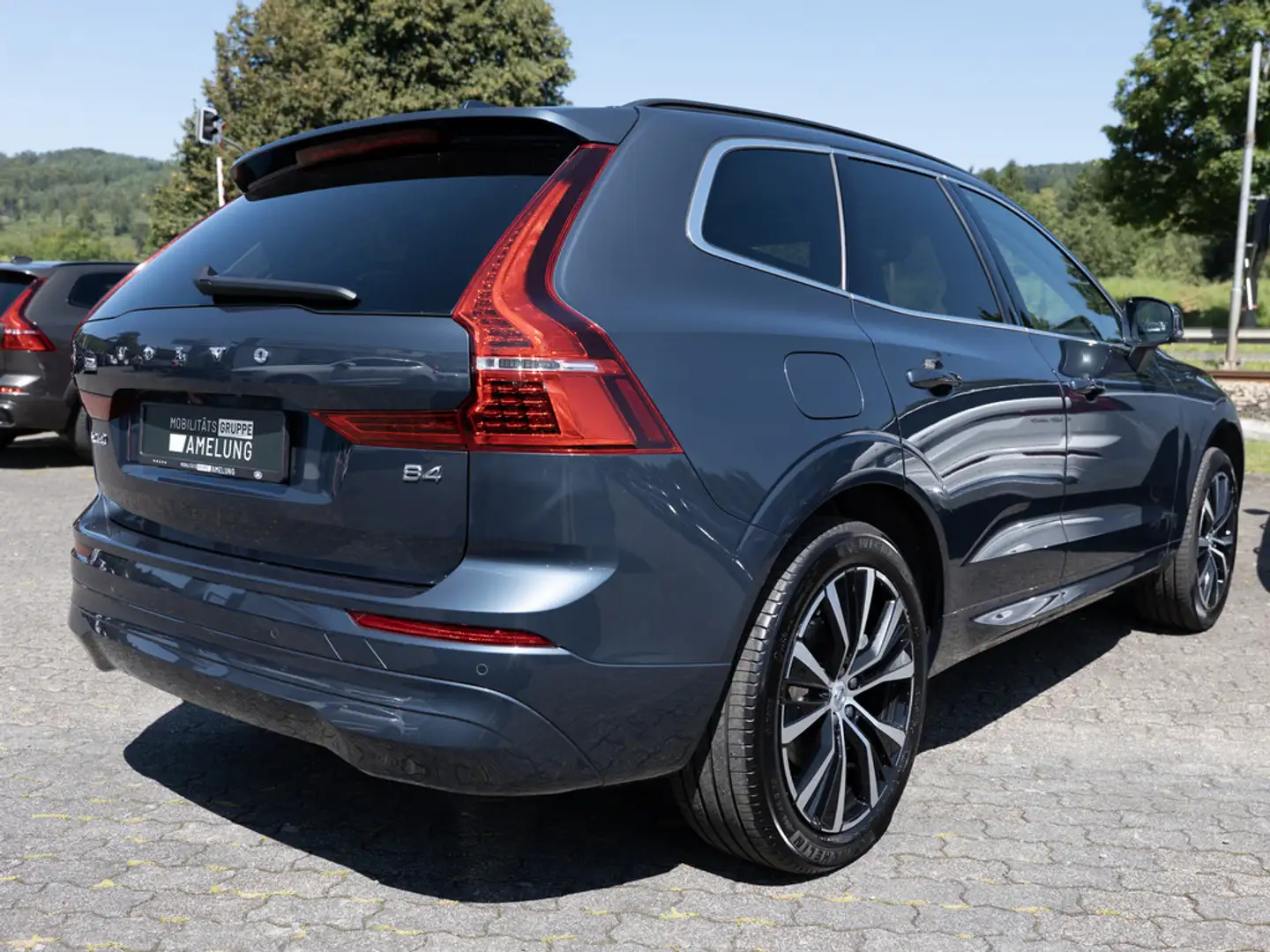 Volvo XC60 B4 B Core aus Erstbesitz AHK FACEL. LED Blau - 2