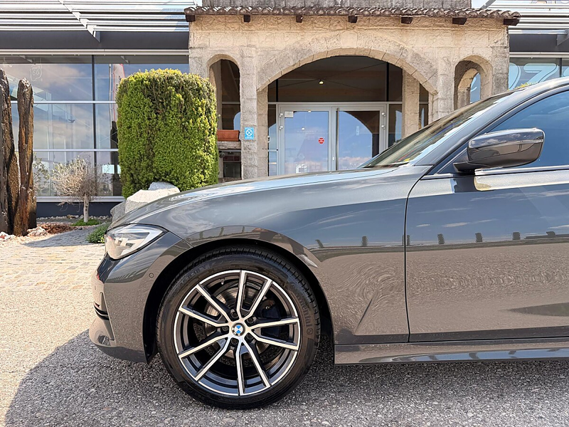 BMW 320 d xDrive Aut./SHD/RFK/SHZ/NAVI/TEMPOMAT/DRAVITG... — photo 12