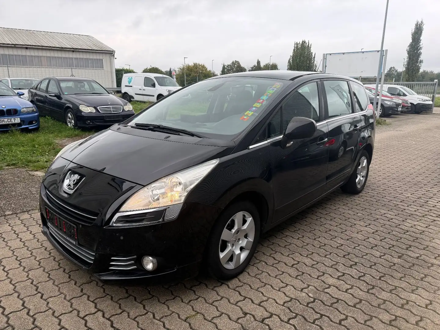 Peugeot 5008 Active 7 SITZER  PANORAMA GLASDACH Schwarz - 1