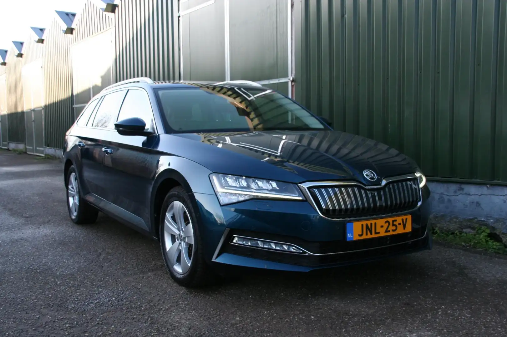 Skoda Superb Combi 1.4 TSI iV Business Edition, LEER, PANORAMAD Blau - 2