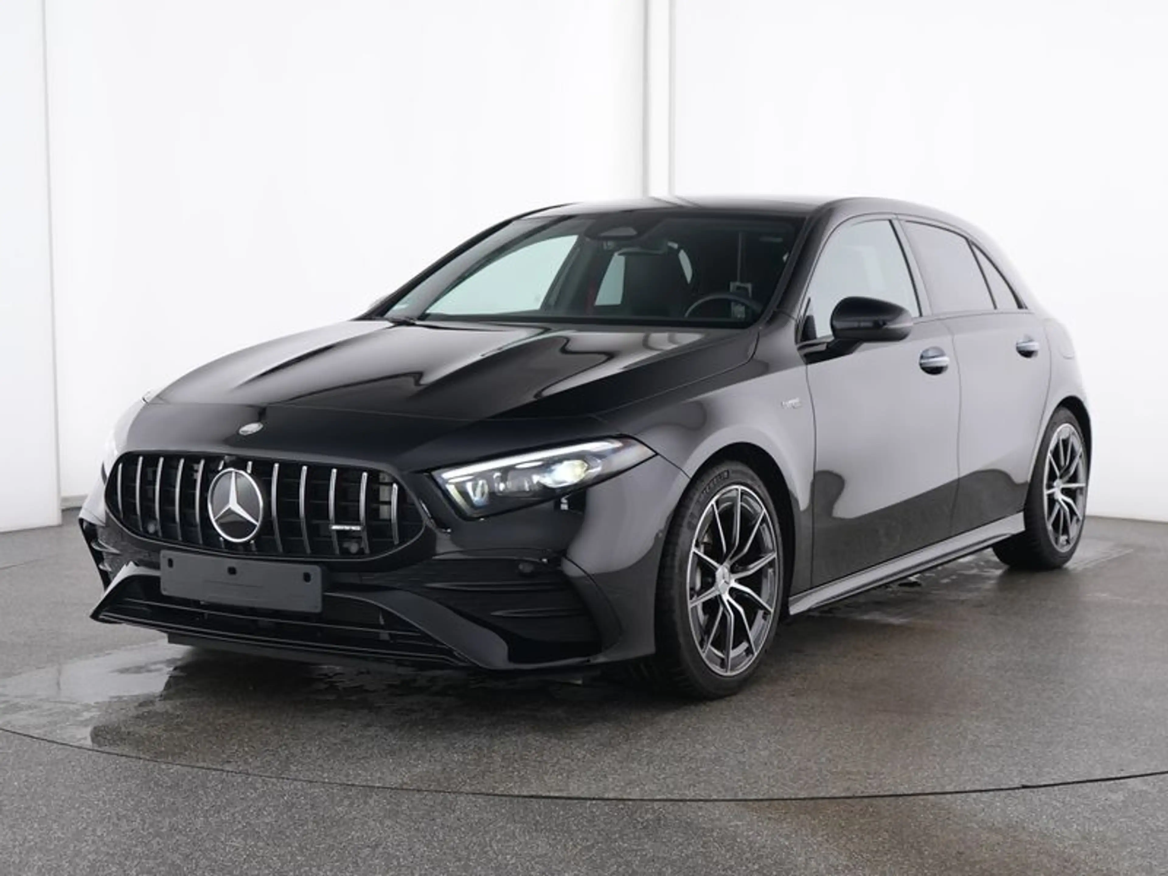 Mercedes-Benz A 35 AMG 4M , AMG NIGHT MULTI KAMERA PANO SPUR — photo 2