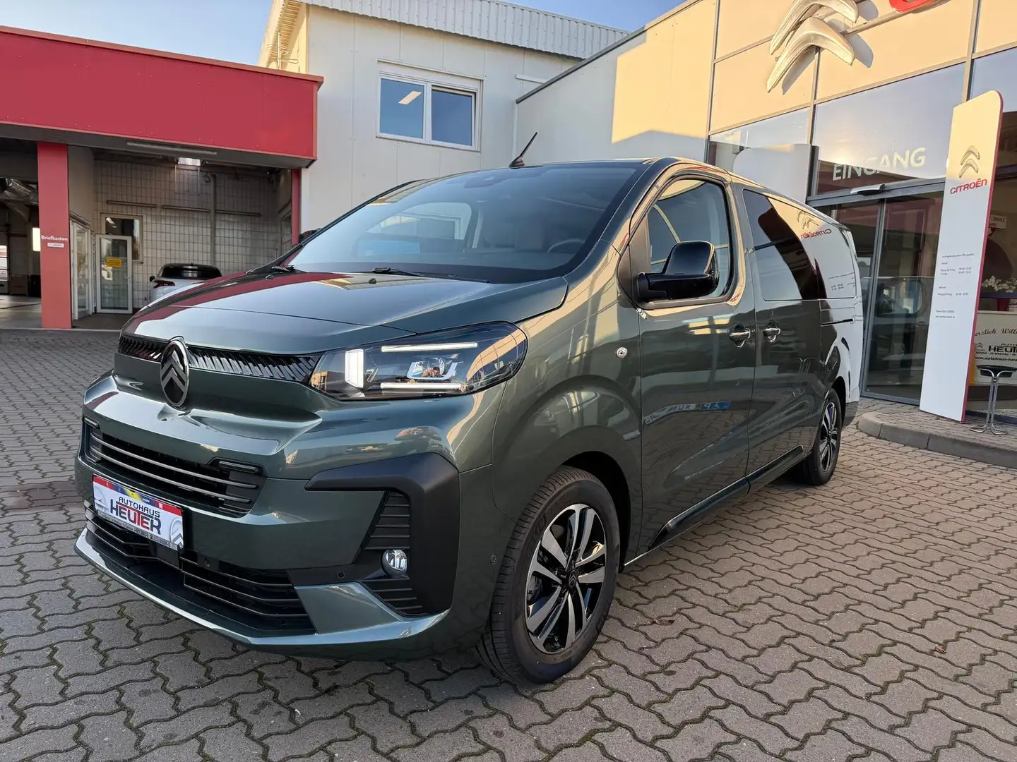 Citroen Spacetourer HDI 180 XL EAT8 MAX VIP Grün - 1