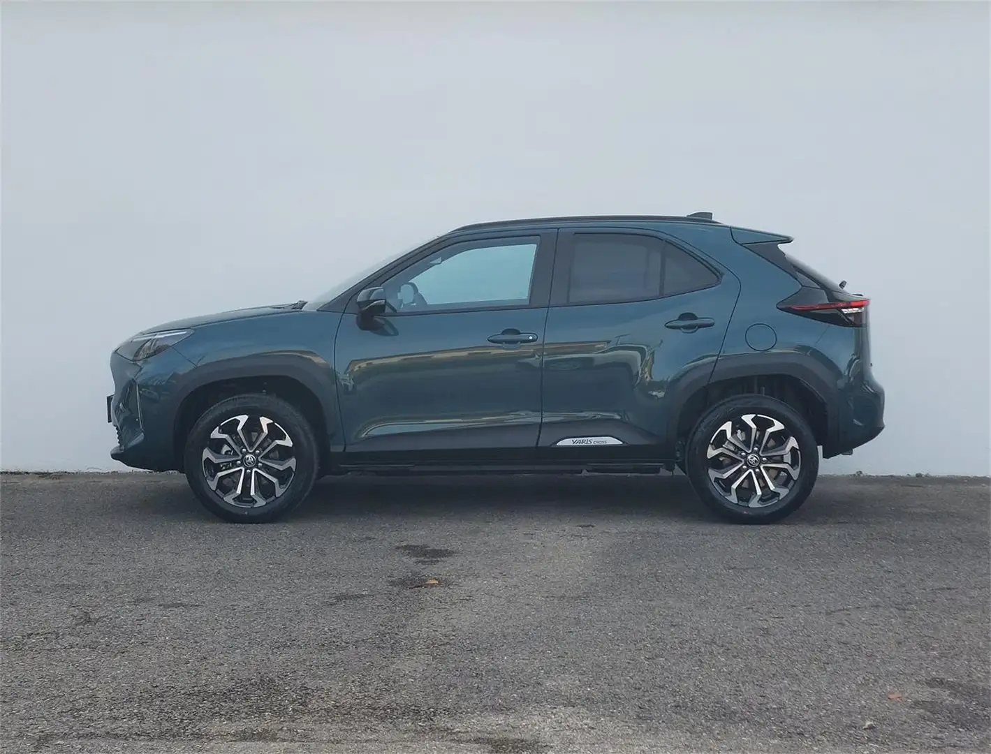 Toyota Yaris Cross 1,5 l 4x2 Hybrid Active Drive + Safety Grün - 2