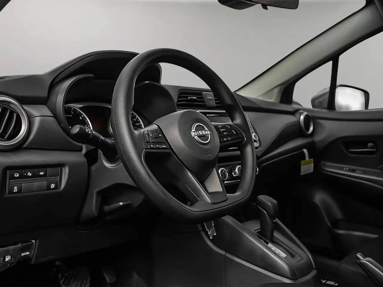 Nissan Versa снимка Nissan Versa