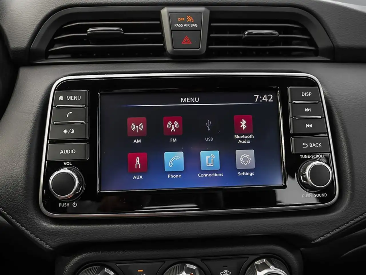 Nissan Versa снимка Nissan Versa