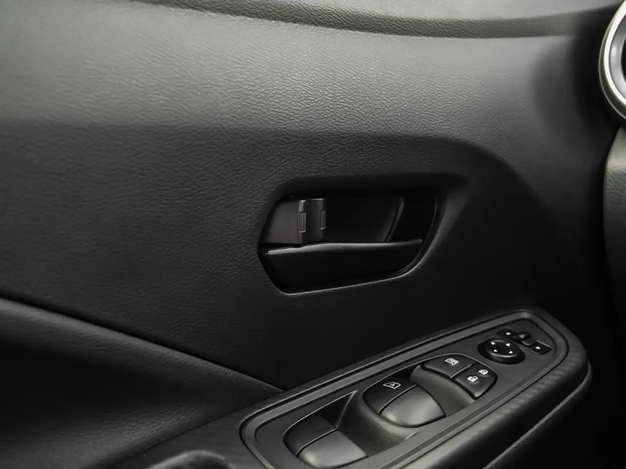 Nissan Versa снимка Nissan Versa